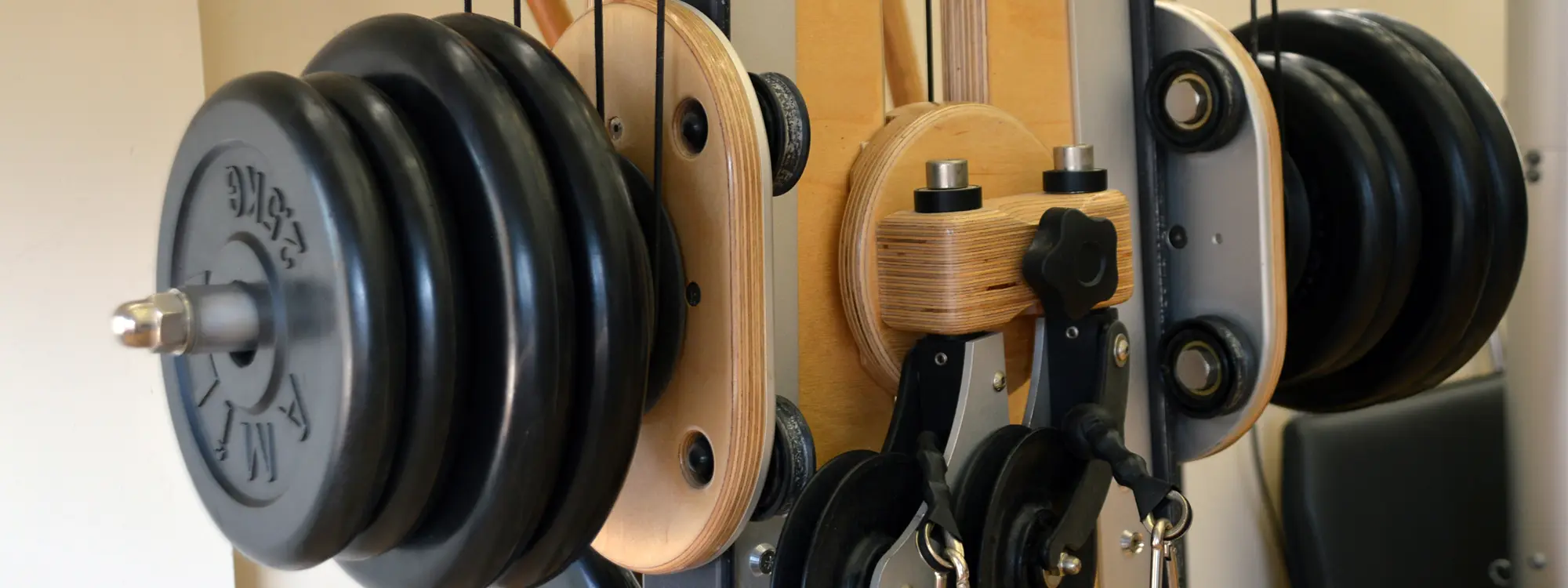 Weights and pulleys on the equipment